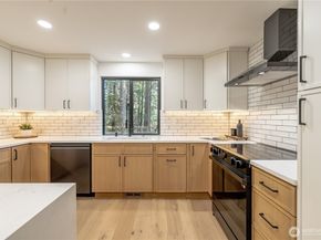 24926 SE Mirrormont Boulevard, Issaquah WA 98027