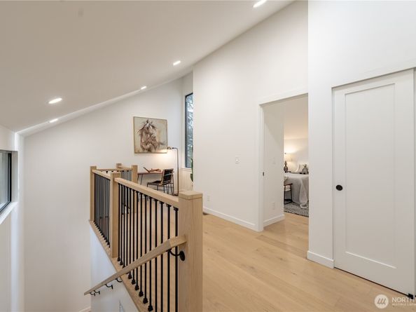 24926 SE Mirrormont Boulevard, Issaquah WA 98027