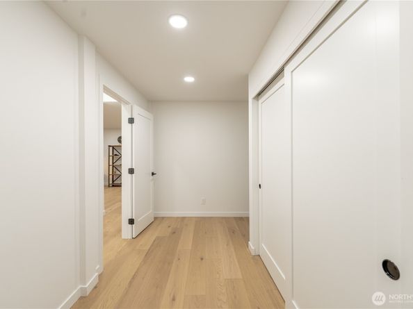 24926 SE Mirrormont Boulevard, Issaquah WA 98027