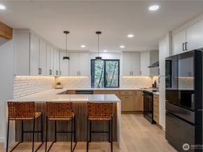 24926 SE Mirrormont Boulevard, Issaquah WA 98027