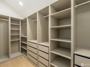 24926 SE Mirrormont Boulevard, Issaquah WA 98027