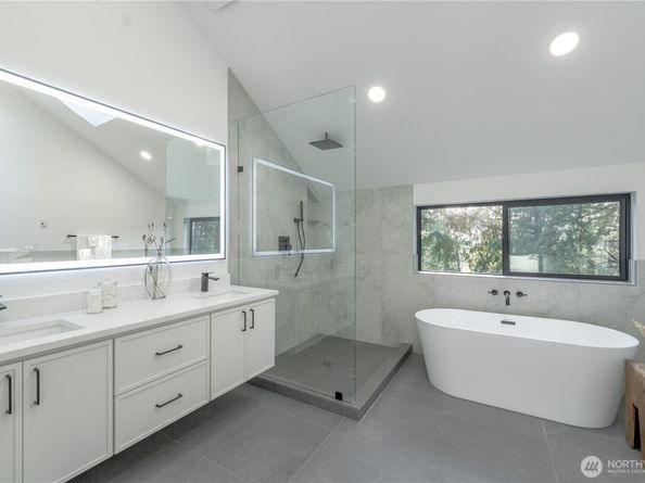 24926 SE Mirrormont Boulevard, Issaquah WA 98027