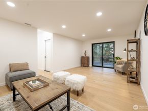 24926 SE Mirrormont Boulevard, Issaquah WA 98027