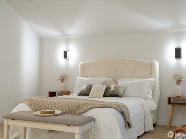 24926 SE Mirrormont Boulevard, Issaquah WA 98027