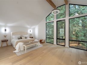 24926 SE Mirrormont Boulevard, Issaquah WA 98027