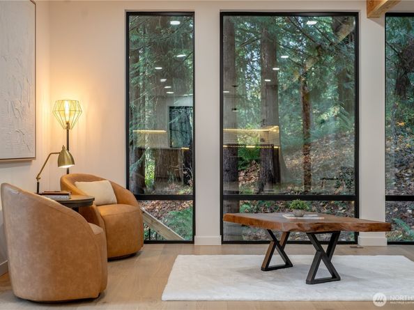 24926 SE Mirrormont Boulevard, Issaquah WA 98027