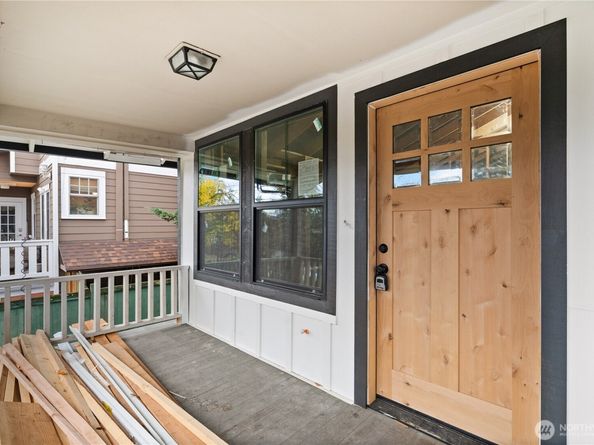 2212 N 46th Street, Seattle WA 98103