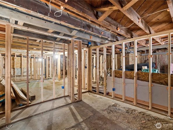 2212 N 46th Street, Seattle WA 98103