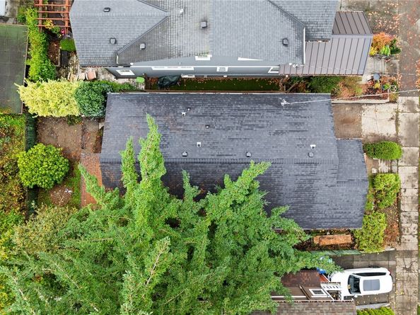 2212 N 46th Street, Seattle WA 98103