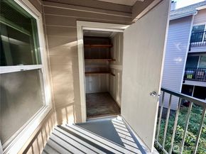 19851 25th Avenue NE 204, Shoreline WA 98155