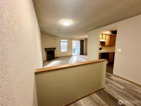 19851 25th Avenue NE 204, Shoreline WA 98155