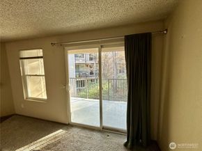 19851 25th Avenue NE 204, Shoreline WA 98155