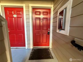 19851 25th Avenue NE 204, Shoreline WA 98155
