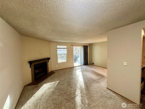 19851 25th Avenue NE 204, Shoreline WA 98155