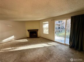 19851 25th Avenue NE 204, Shoreline WA 98155