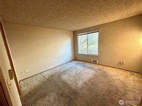 19851 25th Avenue NE 204, Shoreline WA 98155