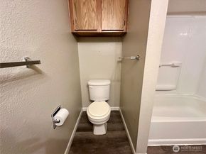 19851 25th Avenue NE 204, Shoreline WA 98155