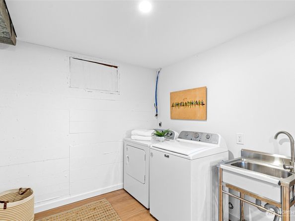 11721 24th Avenue NE, Seattle WA 98125