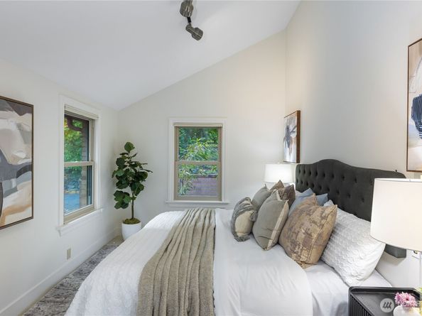 14026 Riviera Place NE, Seattle WA 98125