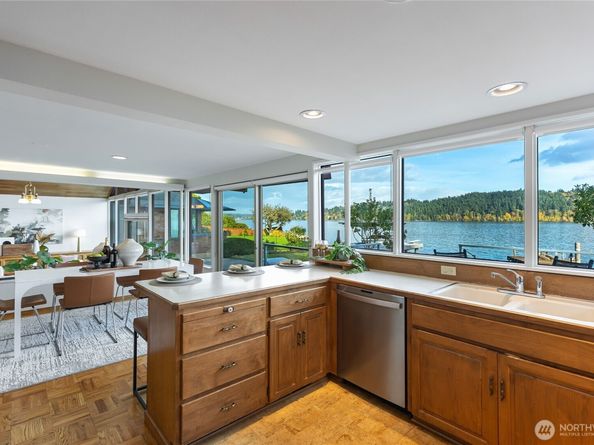 14026 Riviera Place NE, Seattle WA 98125