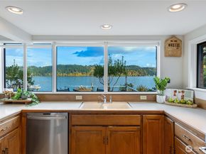 14026 Riviera Place NE, Seattle WA 98125