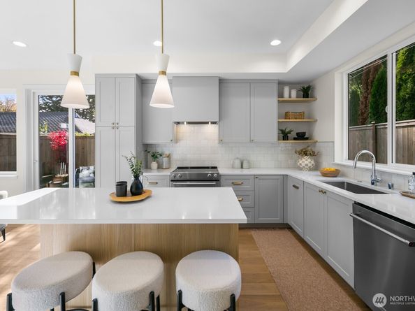 10045 8th Avenue NW, Seattle WA 98177