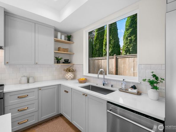 10045 8th Avenue NW, Seattle WA 98177