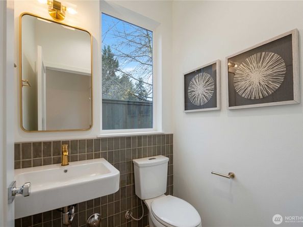 10045 8th Avenue NW, Seattle WA 98177