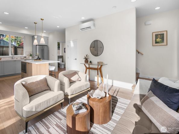 10045 8th Avenue NW, Seattle WA 98177