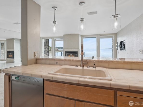 3717 Beach Drive SW 214, Seattle WA 98116