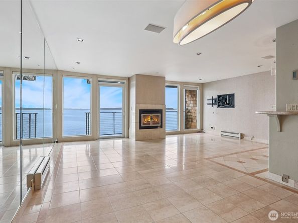 3717 Beach Drive SW 214, Seattle WA 98116
