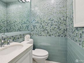 3717 Beach Drive SW 214, Seattle WA 98116