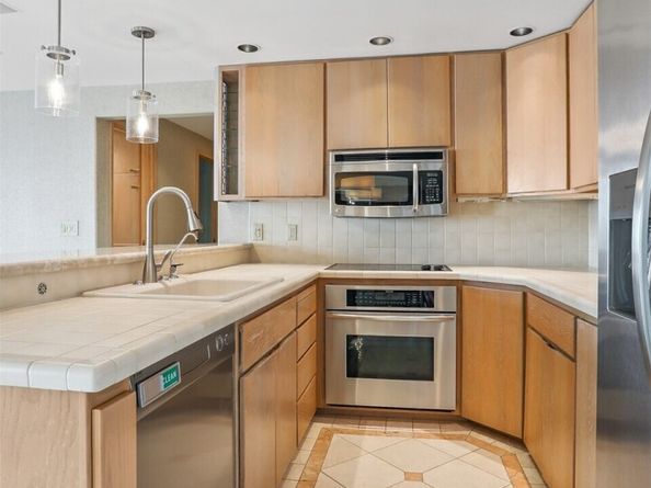 3717 Beach Drive SW 214, Seattle WA 98116