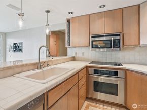 3717 Beach Drive SW 214, Seattle WA 98116