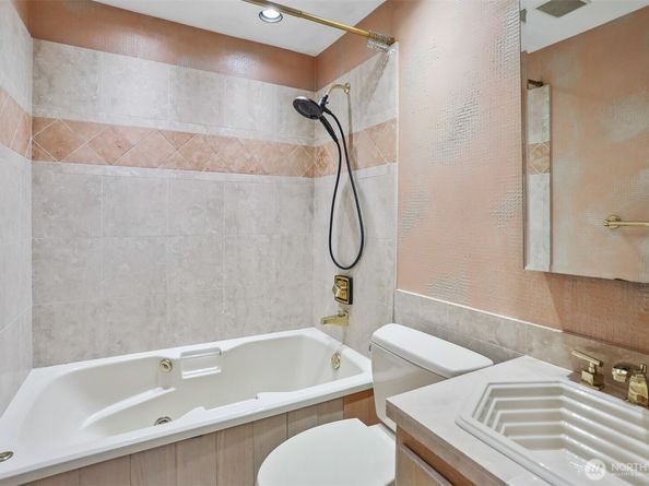 3717 Beach Drive SW 214, Seattle WA 98116