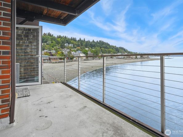 3717 Beach Drive SW 214, Seattle WA 98116