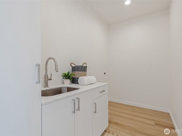 11231 Greenwood Avenue N A, Seattle WA 98133