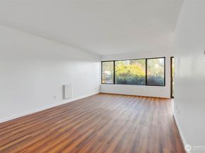 19414 Aurora Avenue N 107, Shoreline WA 98133