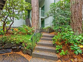 155 S 330th Street D, Federal Way WA 98003