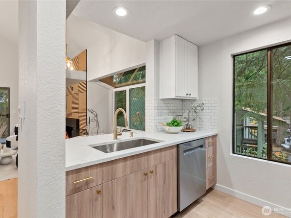 155 S 330th Street D, Federal Way WA 98003