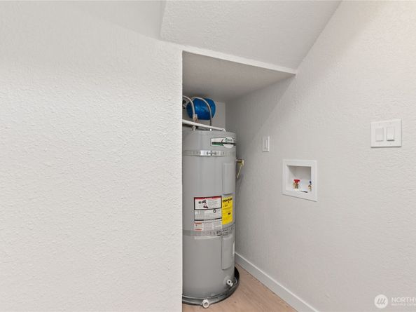 155 S 330th Street D, Federal Way WA 98003