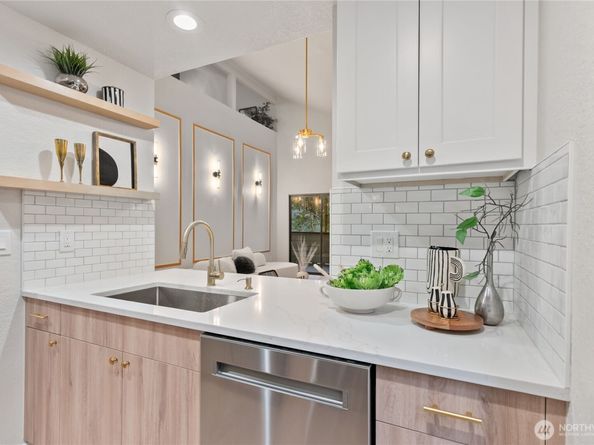 155 S 330th Street D, Federal Way WA 98003