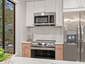 155 S 330th Street D, Federal Way WA 98003