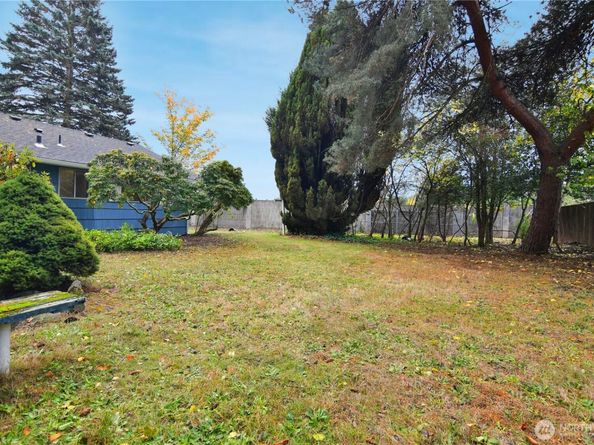 120 NE 166th Street, Shoreline WA 98155