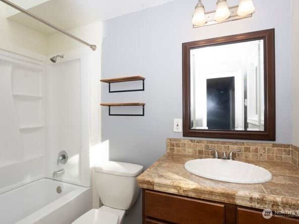 27017 Tamsen Avenue NW, Poulsbo WA 98370