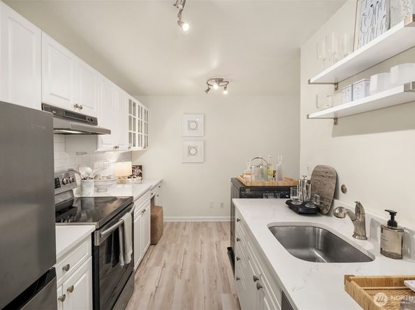 6225 Lake Washington Boulevard NE 208, Kirkland WA 98033