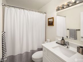 6225 Lake Washington Boulevard NE 208, Kirkland WA 98033