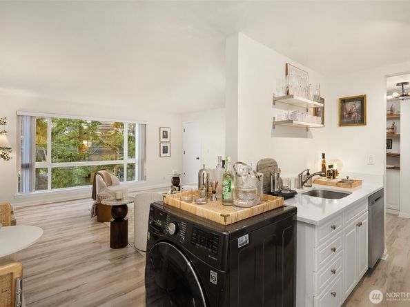 6225 Lake Washington Boulevard NE 208, Kirkland WA 98033