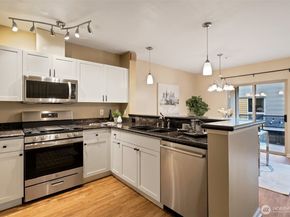 900 Aurora Avenue N 204, Seattle WA 98109