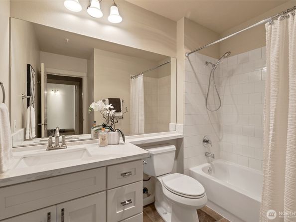 900 Aurora Avenue N 204, Seattle WA 98109